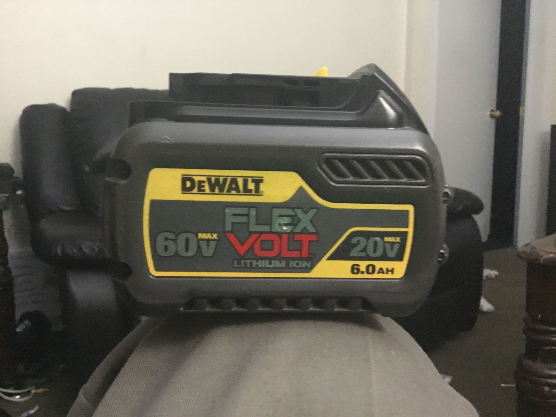 Dewalt flex volt 60/20volt 6.0ah battery Used 5 times/like new