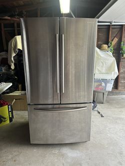 SAMSUNG REFRIGERATOR 