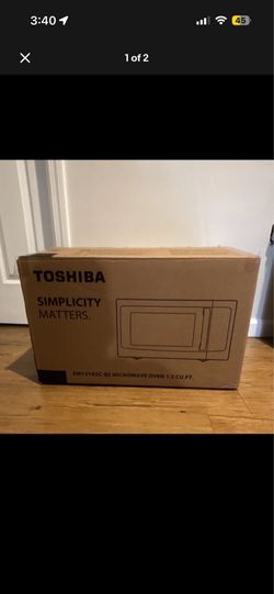 Toshiba  EM131A5C-BS Microwave Oven 1.2 CU.FT.