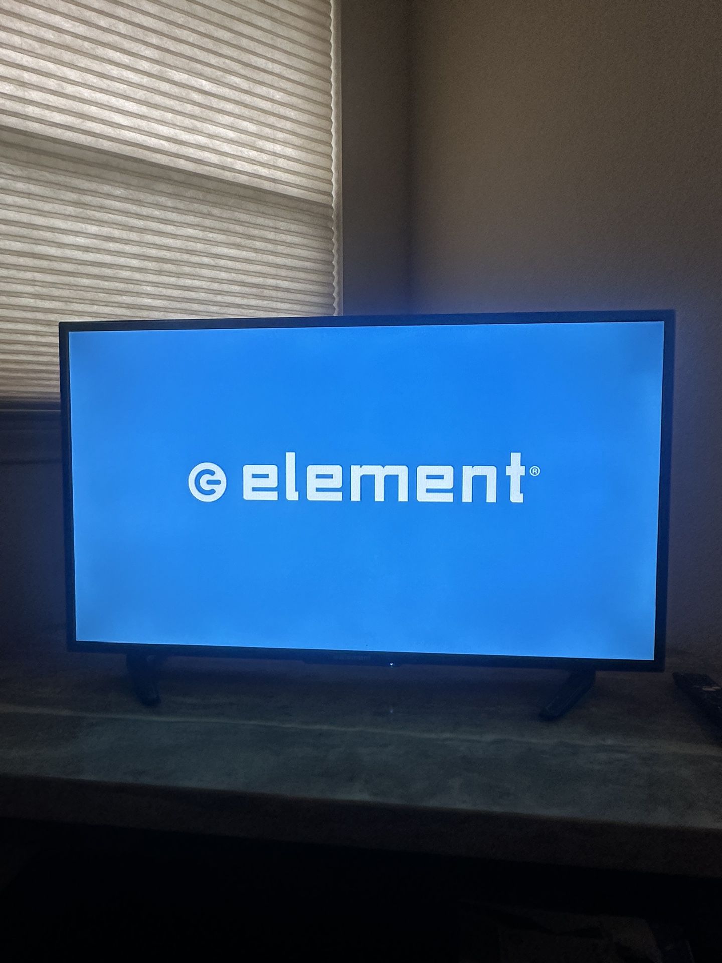Element TV 36’