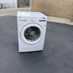 LG WASHING MACHINE IN EXCELLENT CONDITION,VERY EASY TO OPERATE. $200.00  OR BEST OFFER.