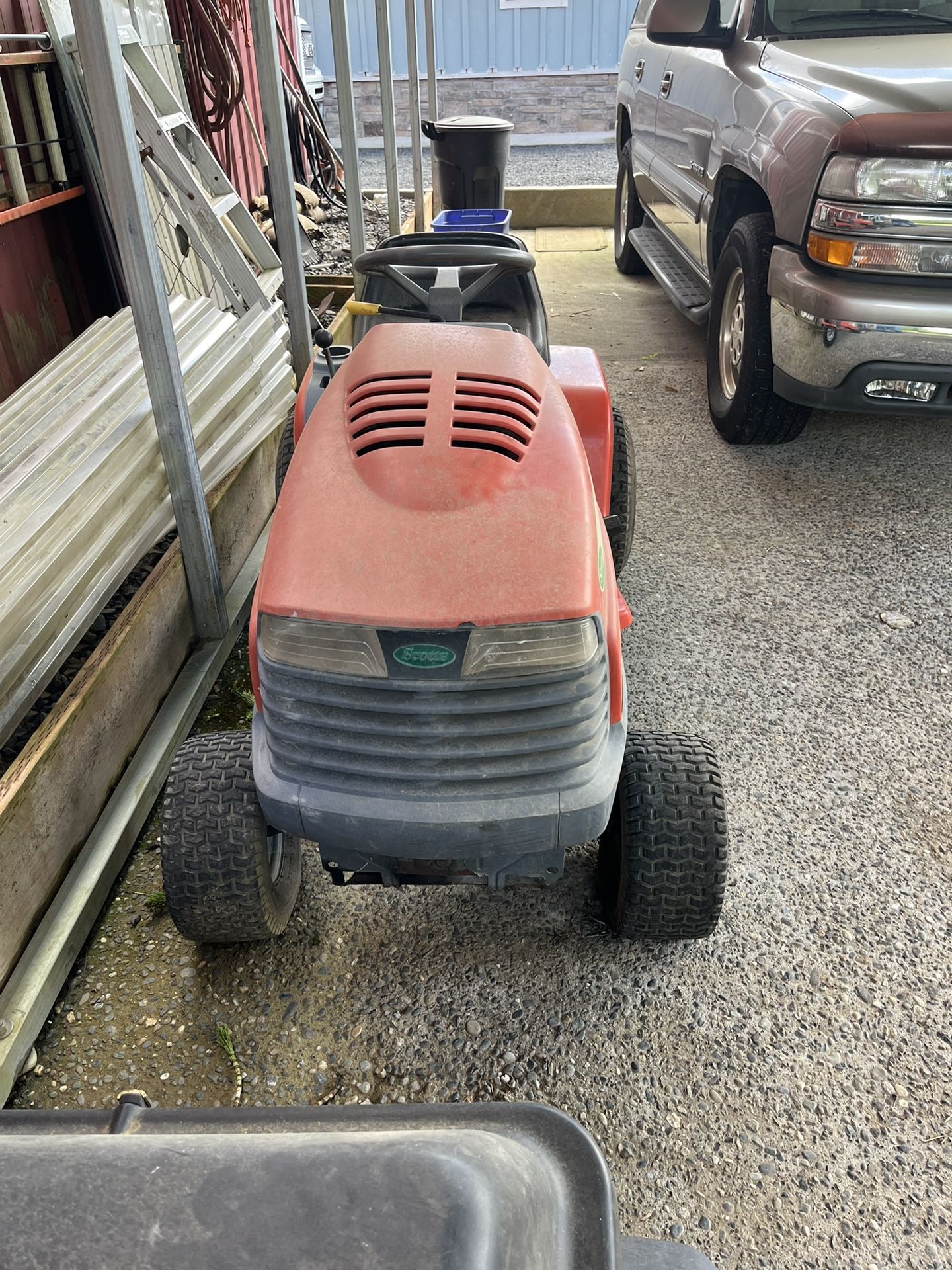 Scotts Riding Lawn Tractor