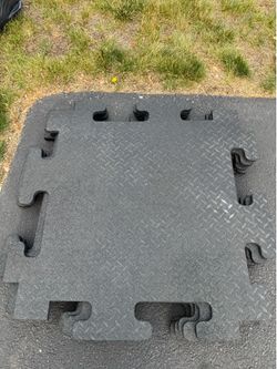 Commercial rubber gym floor mats