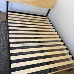 Platform Bed frame - Zinus - Queen