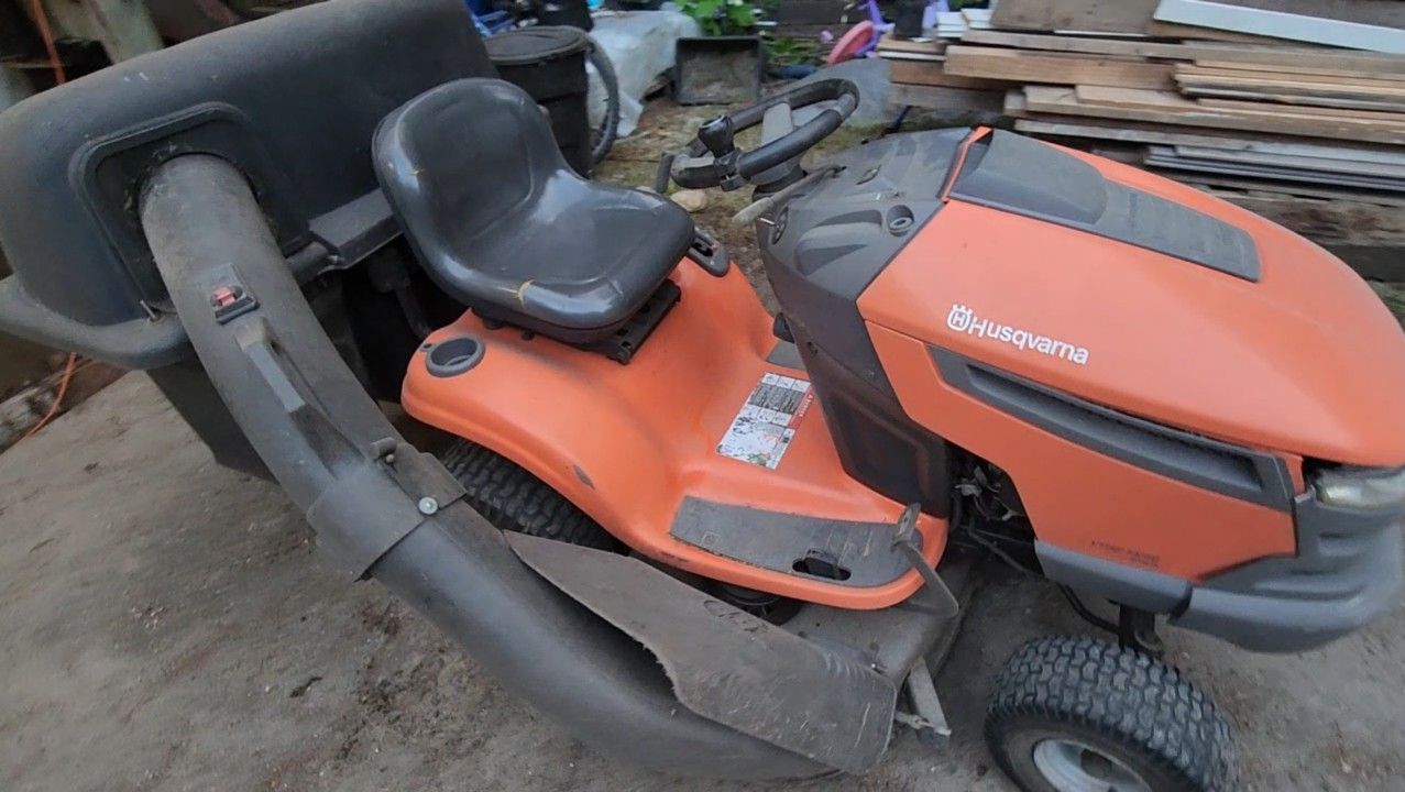 Husqvarna Riding Lawn Mower, 46" Deck