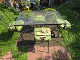 Glass/metal patio set