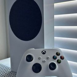 Xbox Series S w/ Controller