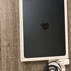 2025 Macbook Air M4 13 inch (Midnight color)