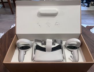 Meta Quest 2 VR Headset w/ Controllers + Box – Barely  Used