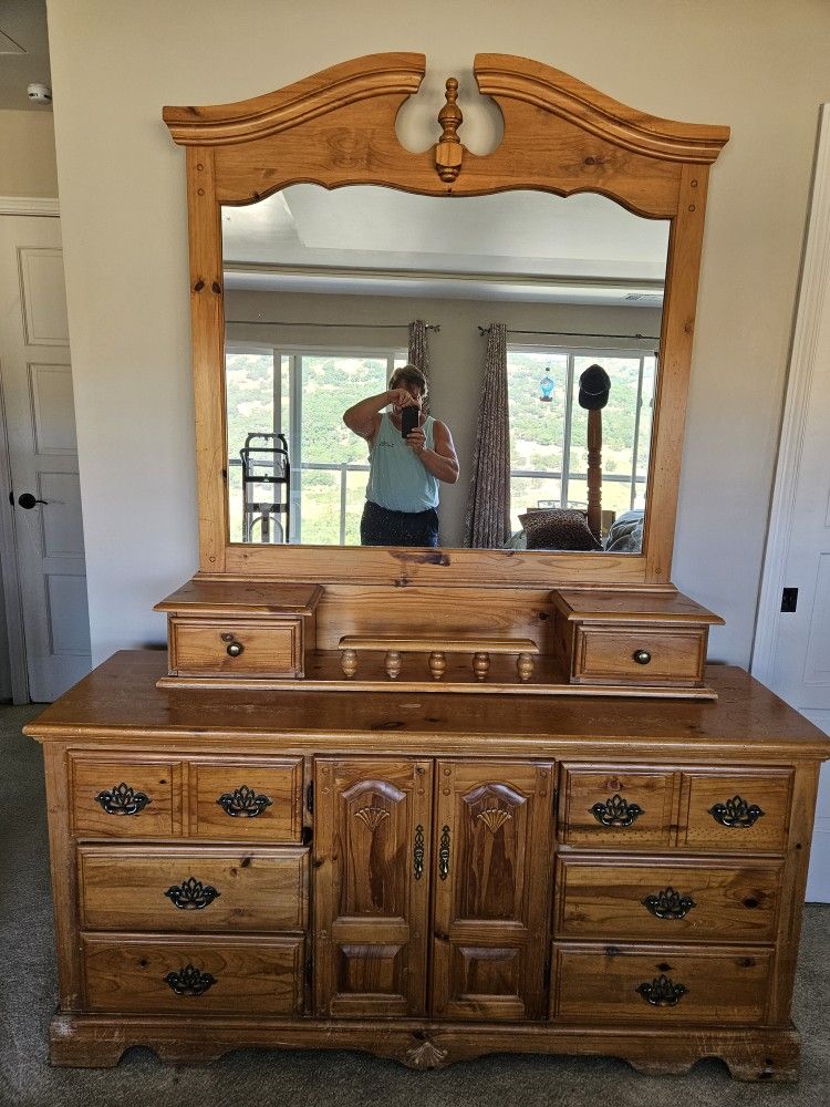 Dresser, Vanity, Mirror