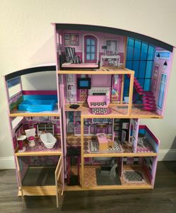 Kidkraft barbie doll house