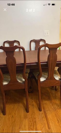 Henkel Harris Dining Room Set 