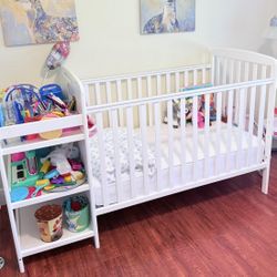 Convertible Crib with Changing Table – White (Excellent Condition)