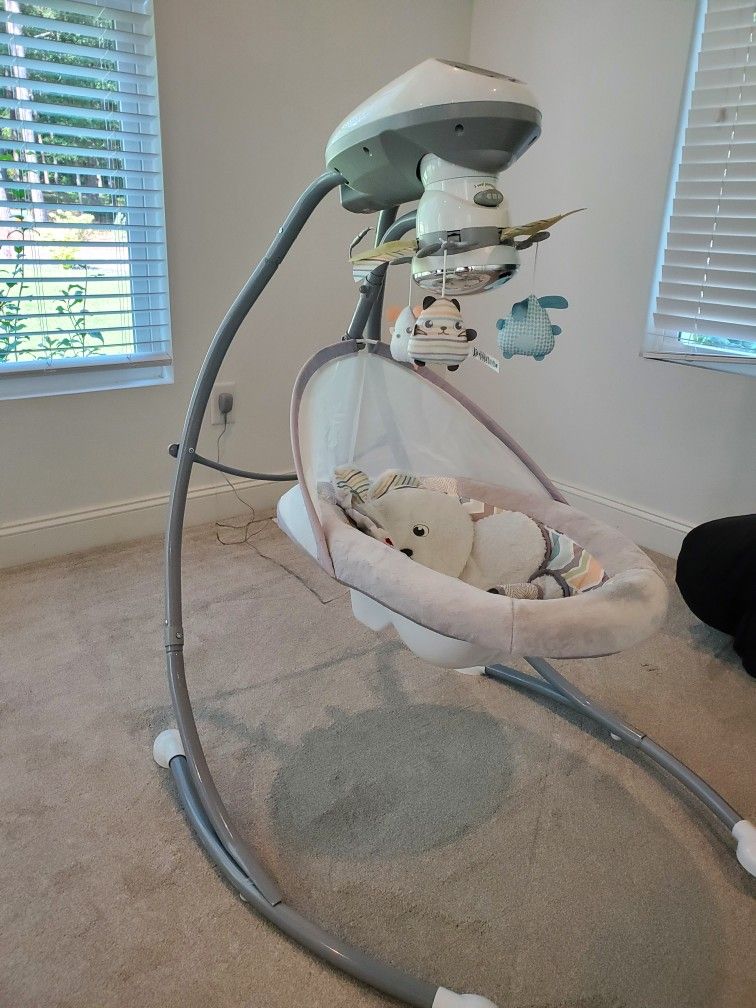 Snugapuppy Fisher Price Baby Swing. EUC