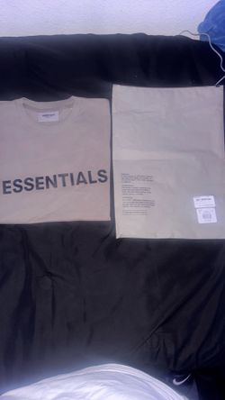 ESSENTIALS TEE