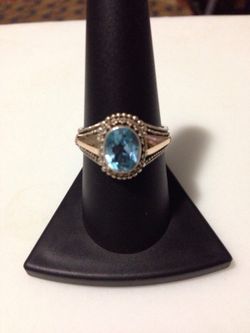 Blue topaz/18kt ring