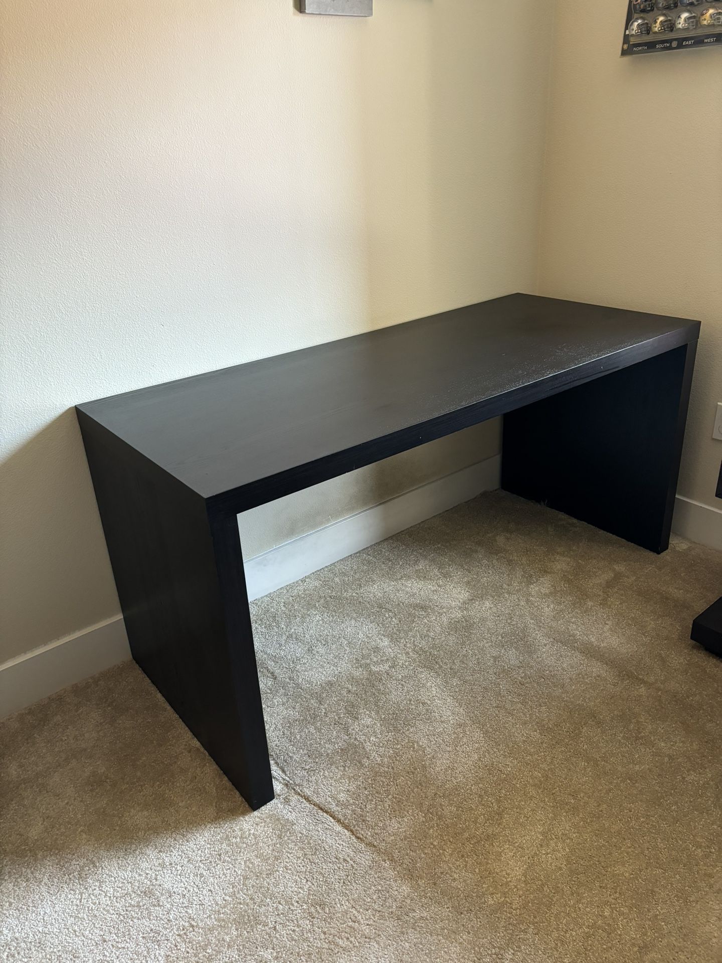 Black Desk