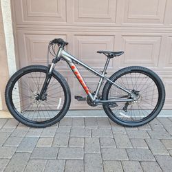 TREK MARLIN 4 MOUNTAIN BIKE 27.5 INCH LIKE NEW ( EXTRA SMALL) CHECK MY OTHER BIKES 