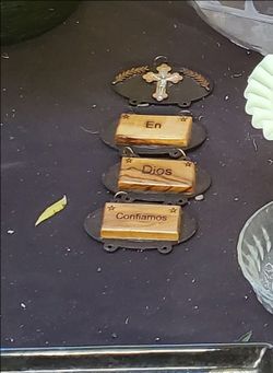 Decor Sign En Dios Confiamos Wood Cross Crucifix