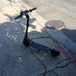 E3 SEGWAY NINEBOT (LIKE NEW, LOW MILES)