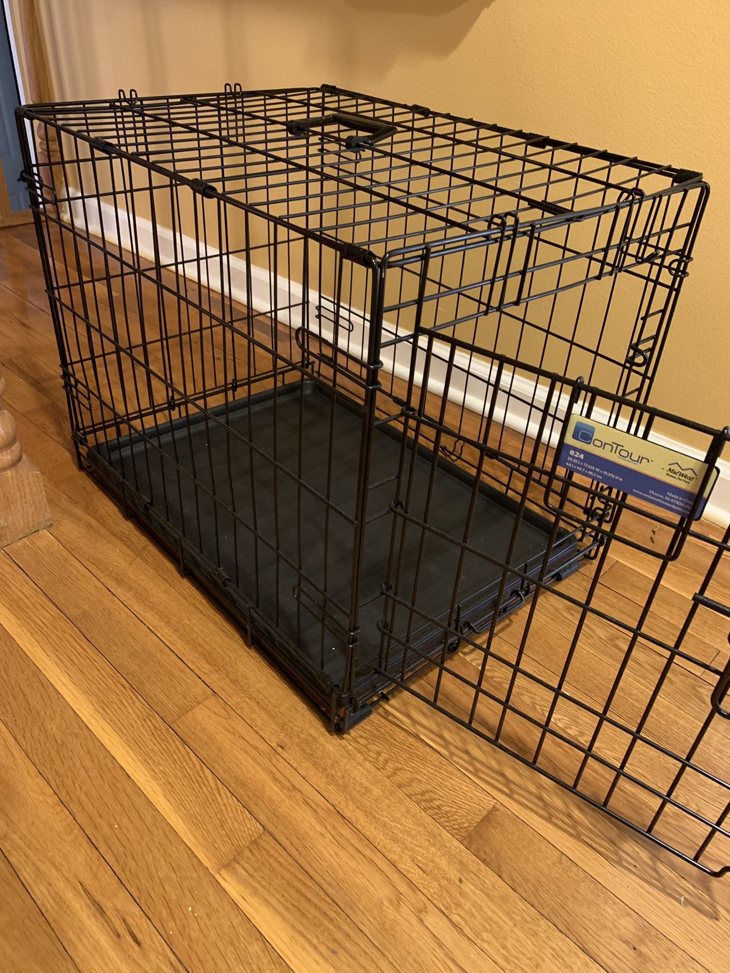 Dog Crate (puppy) COMES WITH CARRY BAG, coats, accessories