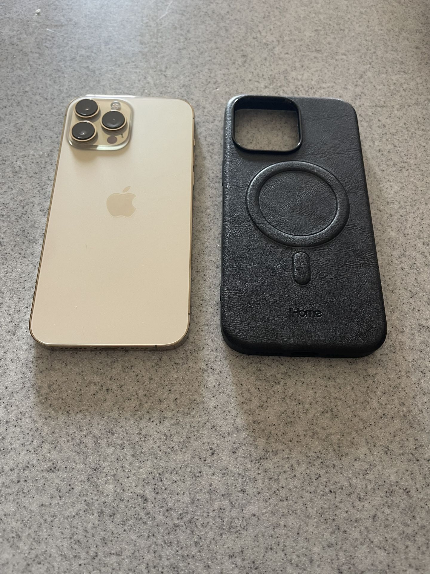 FACTORY UNLOCKED IPHONE 13 PRO MAX 256gb W/otter Case
