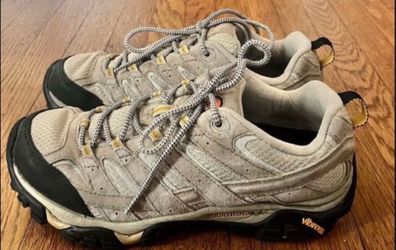MERRELL HIKING SHOES