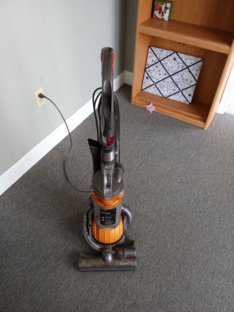 Dyson DC 25 Bagless Vacuum Cleaner 