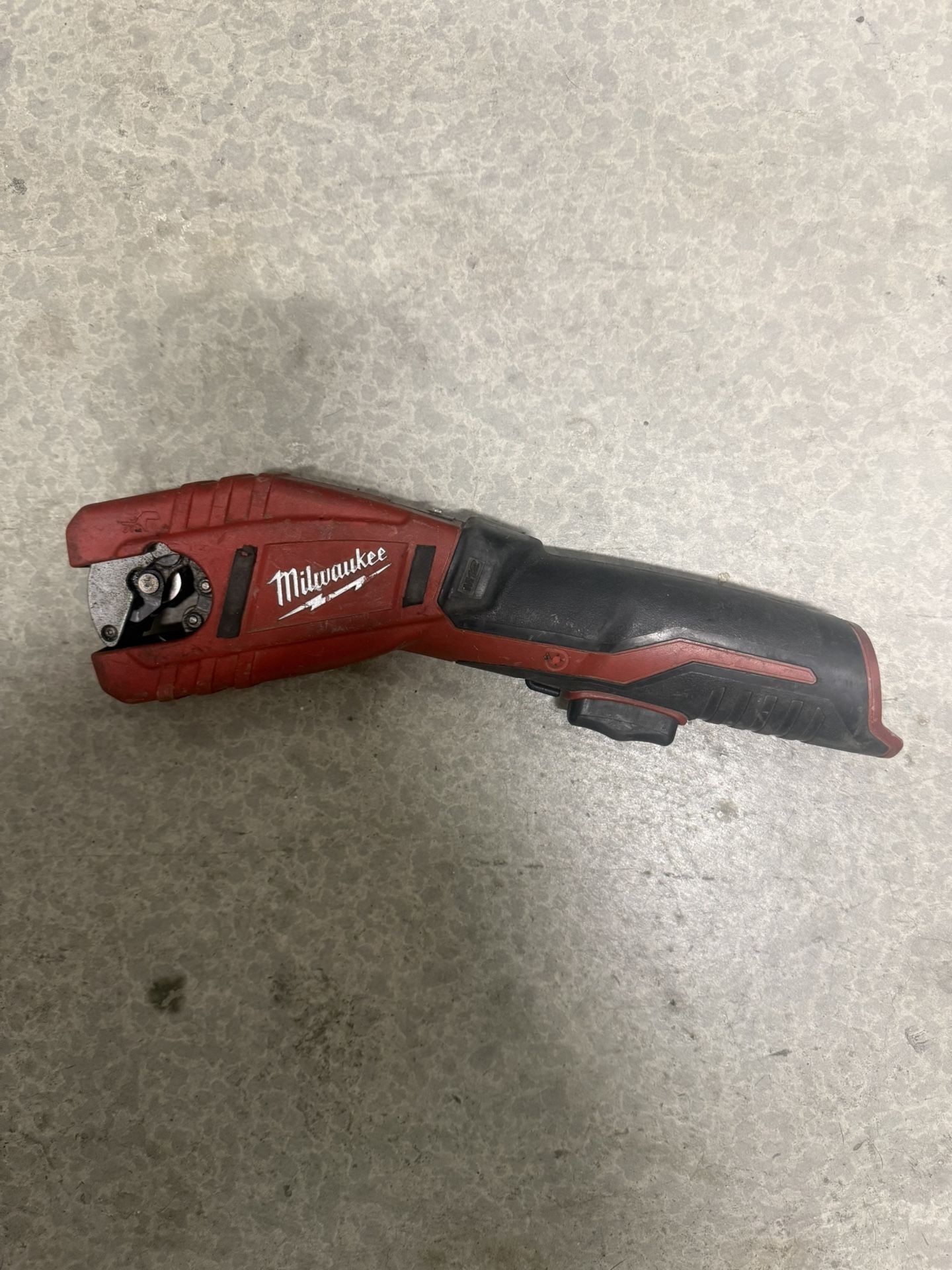 Milwaukee M12 Copper Tubing Cutter