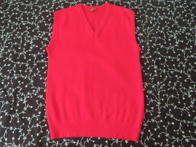 vintage unbranded sweater vest sz L 52/54 red 70% Polyacrylic 30% wool