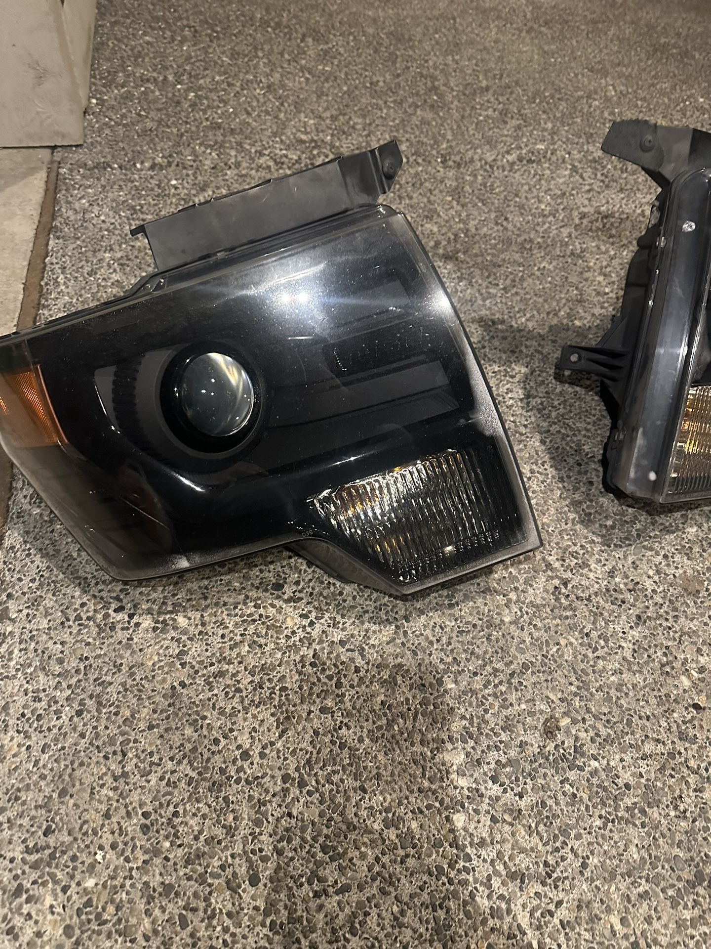Headlights Ford F150 09/14