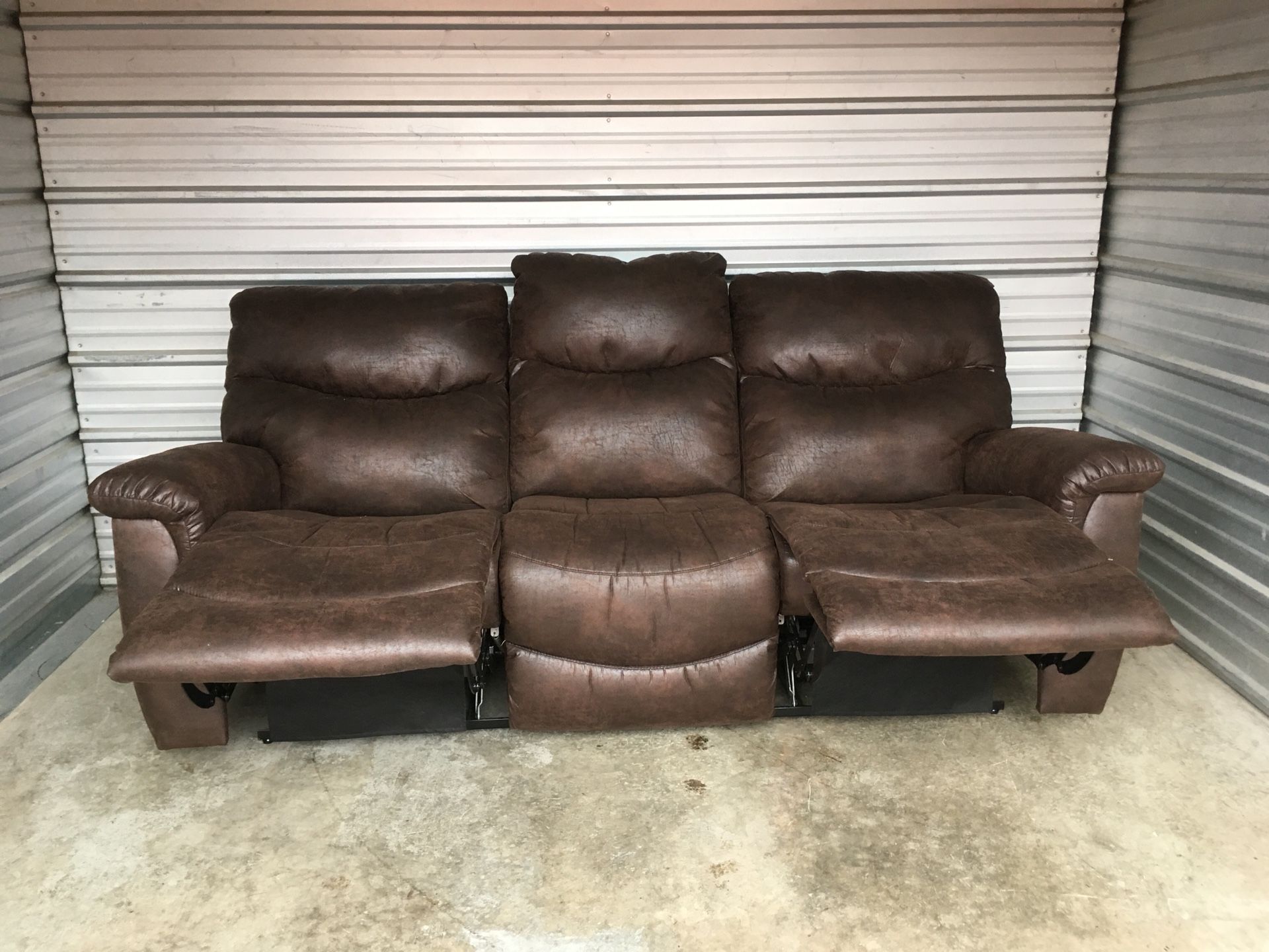 LaZBoy Brown Leather Reclining Sofa for Sale in WA OfferUp