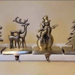 4 Stocking Holders