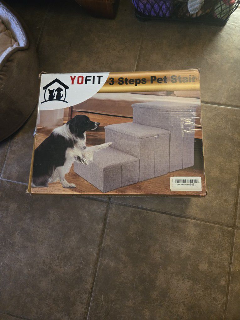 NIB Dog / Cat Stairs For Couch / Bed 