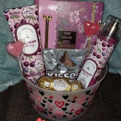 Womens Valentines Baskets 