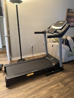 Treadmill Golds Gym 430i treadmill excellent condition ***OPEN TO OFFERS***
