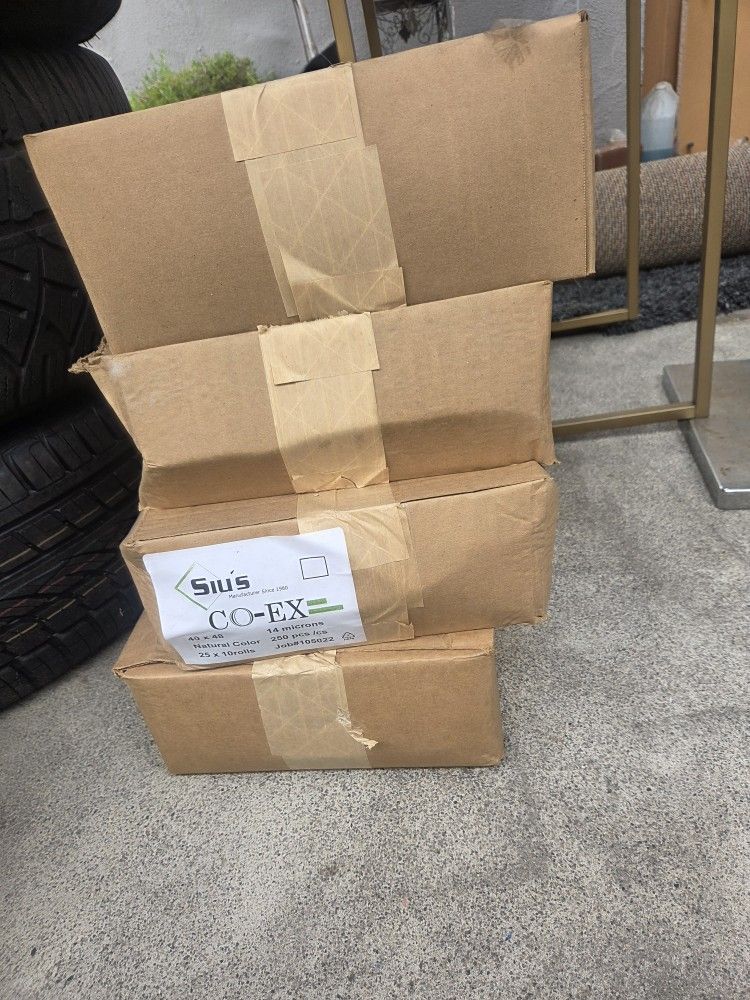 4 Bxs Of Plastic  Trash  Bags 250 Ea Box