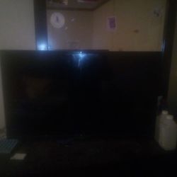 Black 32' LED Insignia Tv 