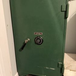 Vintage Mosler Fireproof Safe – Heavy Steel, Classic Combo Lock