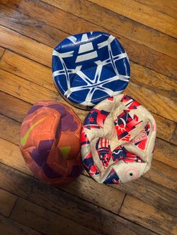Lot of 3 size 4 soccer balls