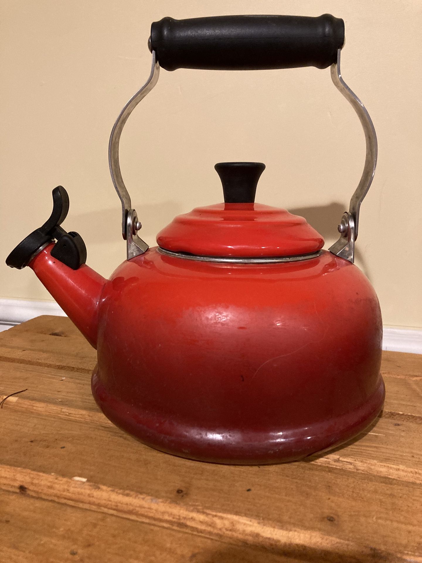 LE CRUSET CLASSIC TEA KETTLE