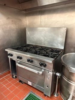 Stove With Oven