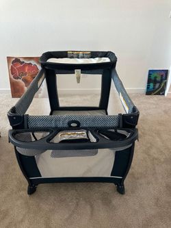 Pack ’n Play Portable Playard with Bassinet