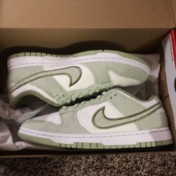 Nike Dunk Fleece Size 8 Women