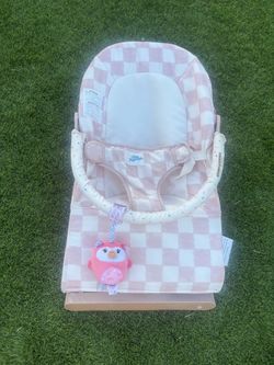 iny Marvels Baby Bouncer Seat with music
