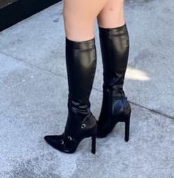 FASHIONNOVA BLACK BLACK BOOTS (8)