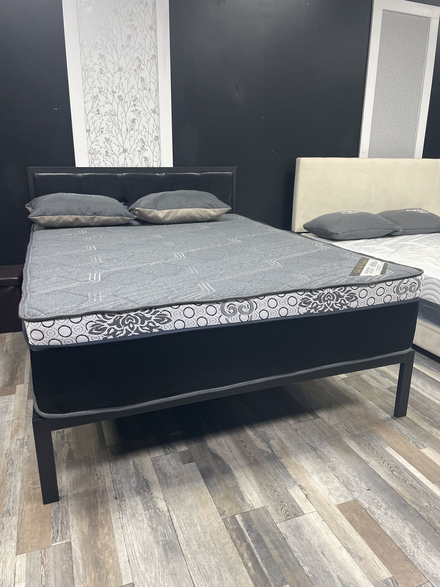 Queen Mattress - Double Sided - Come With Free Box Spring - Free Delivery 🚚 Today To Reasonable Distance