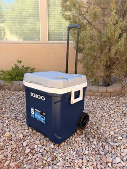 Igloo MaxCold Latitude 62 Quart Wheeled Roller Cooler With Telescoping Handle MSRP $150 West Las Vegas See My Listings Summerlin