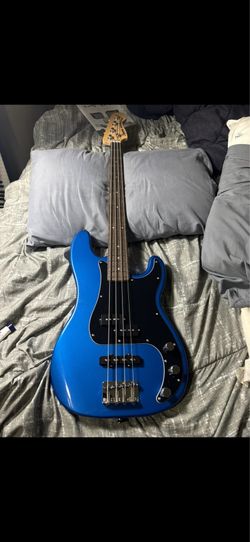 Squier Affinity Series Precision Bass PJ - Lake Placid Blue + Amp