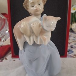 Lladro My Chubby Kitty 6422 Girl with Cat Figurine RETIRED